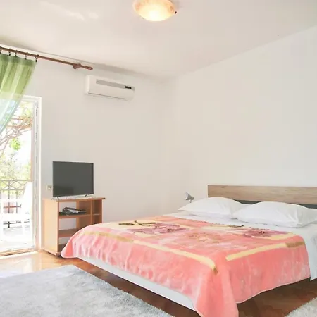 Burano Beach Apartments *