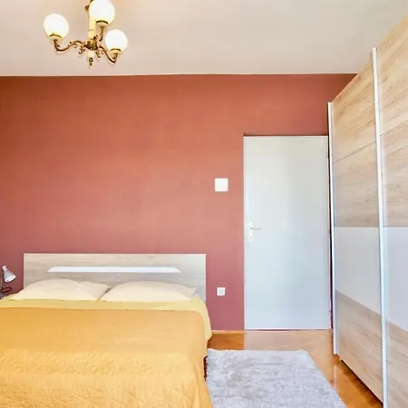 Burano Beach Apartments Апартаменты Трогир