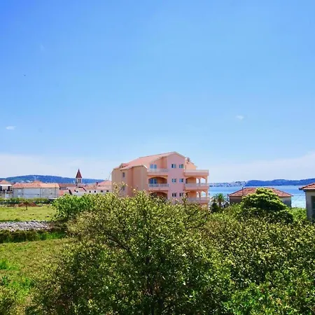 Burano Beach Apartments *